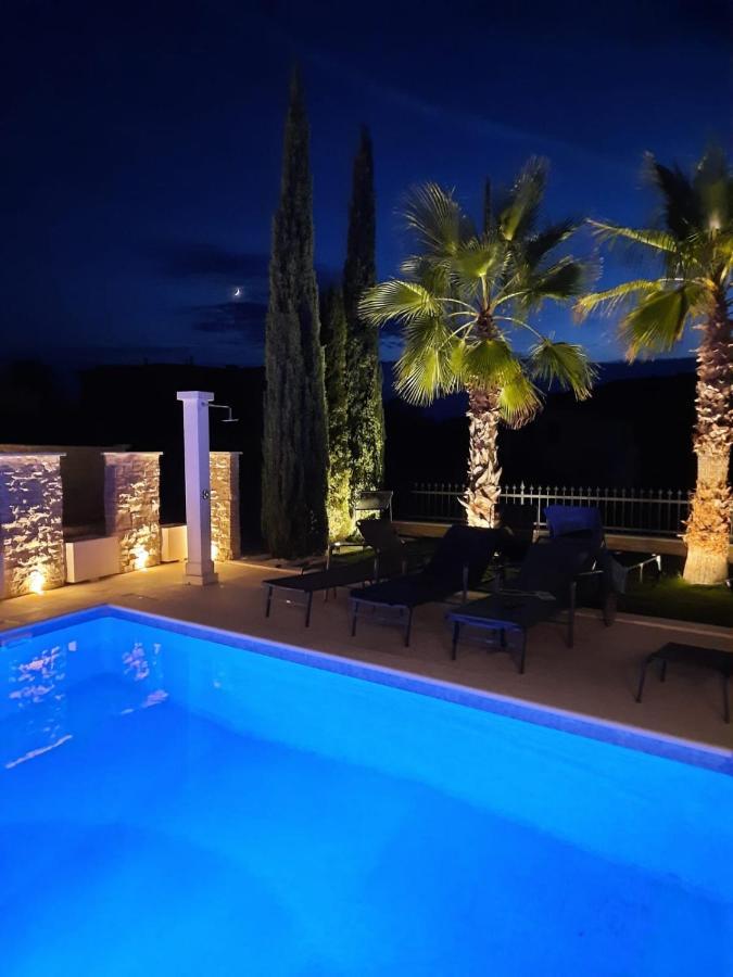 Villa Elena Sevid Exteriör bild