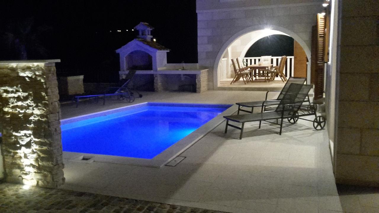 Villa Elena Sevid Exteriör bild