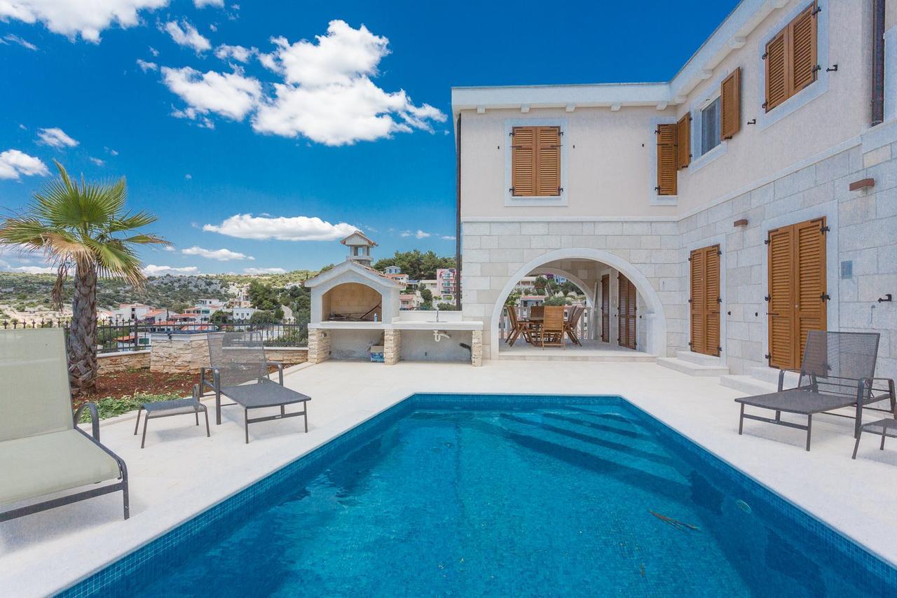 Villa Elena Sevid Exteriör bild