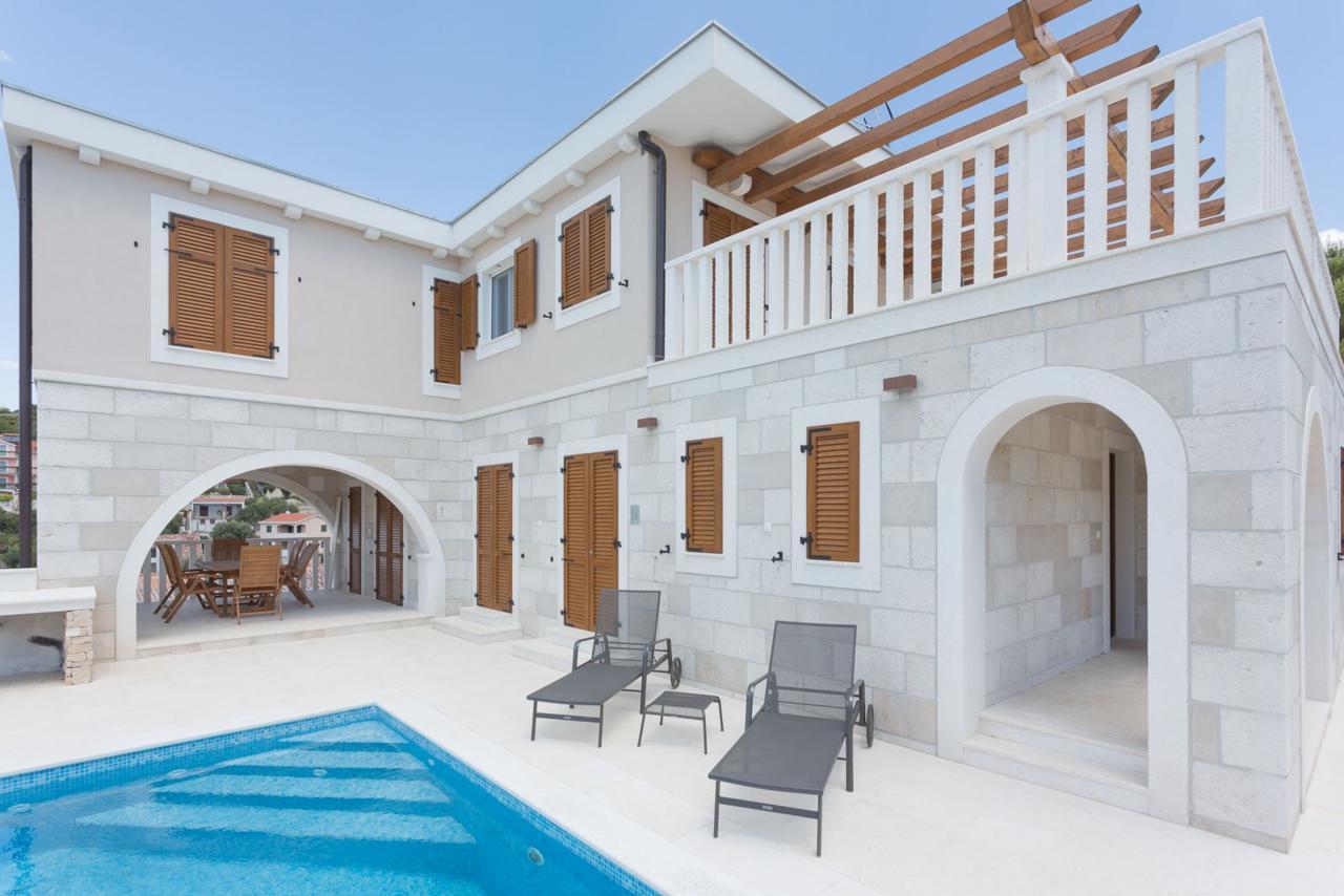 Villa Elena Sevid Exteriör bild