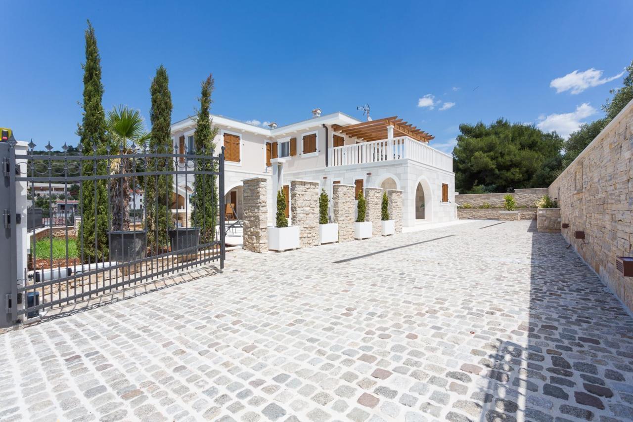 Villa Elena Sevid Exteriör bild